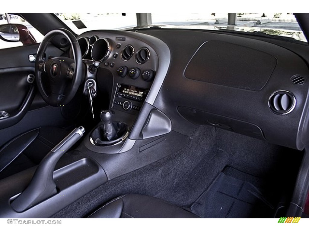 2009 Pontiac Solstice Coupe Ebony Dashboard Photo #67655380