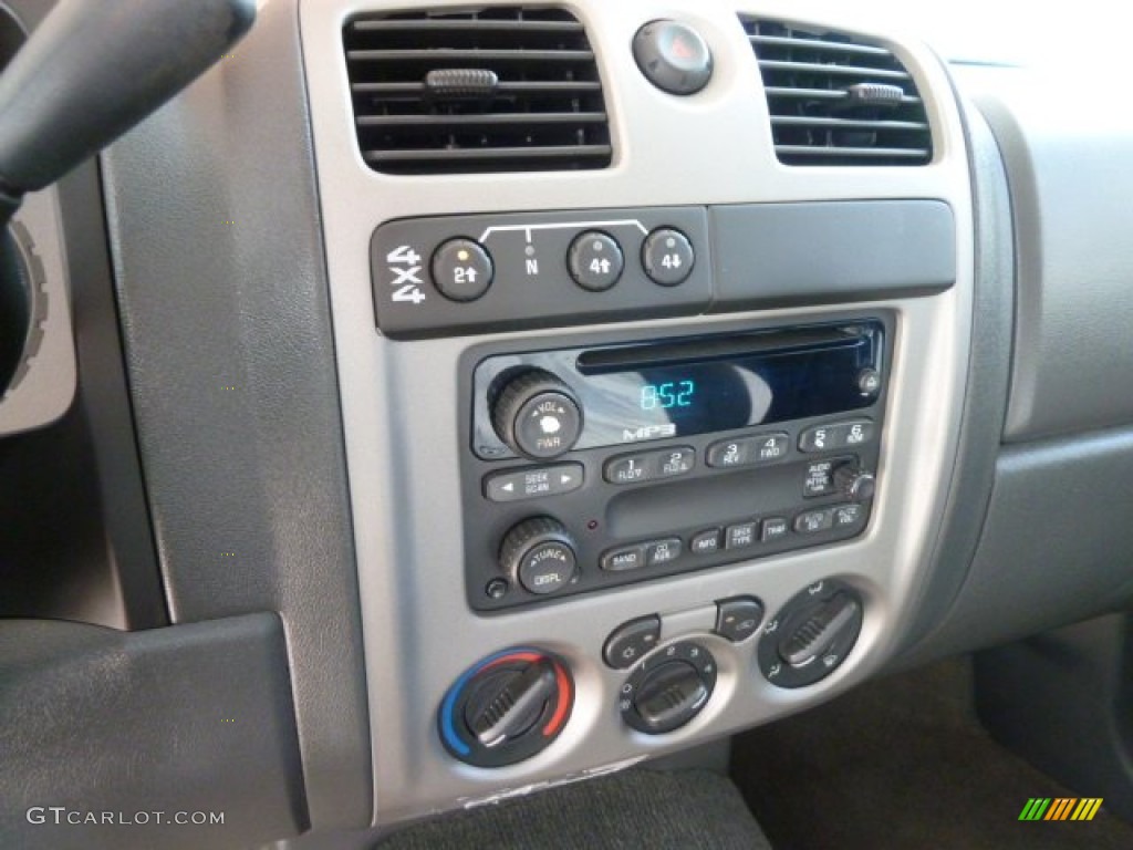 2005 Colorado LS Crew Cab 4x4 - Dark Green Metallic / Very Dark Pewter photo #13