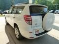 Super White - RAV4 V6 4WD Photo No. 4
