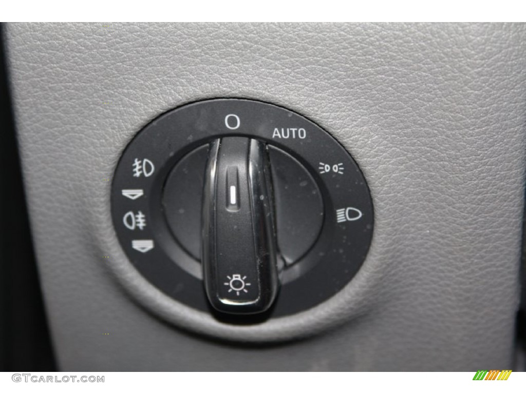 2010 Audi Q7 3.6 Premium quattro Controls Photo #67660528