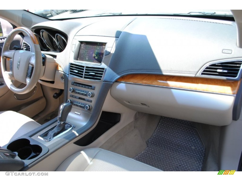 2010 Lincoln MKT AWD EcoBoost Dashboard Photos