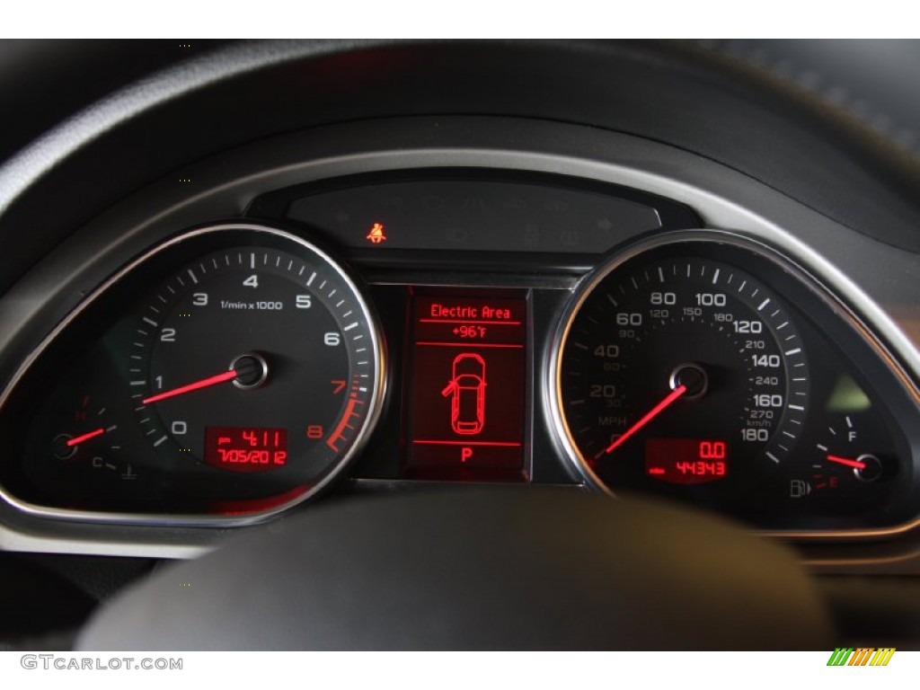 2010 Audi Q7 3.6 Premium quattro Gauges Photos
