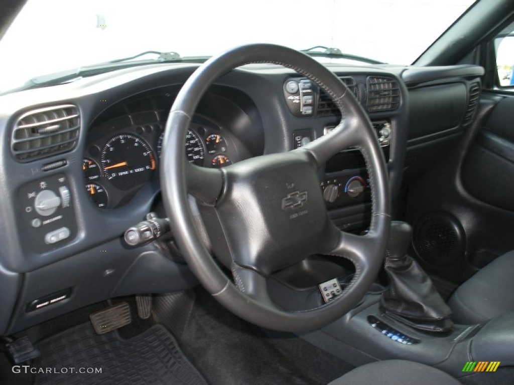 2003 Chevrolet Blazer LS ZR2 4x4 Graphite Steering Wheel Photo #67661942
