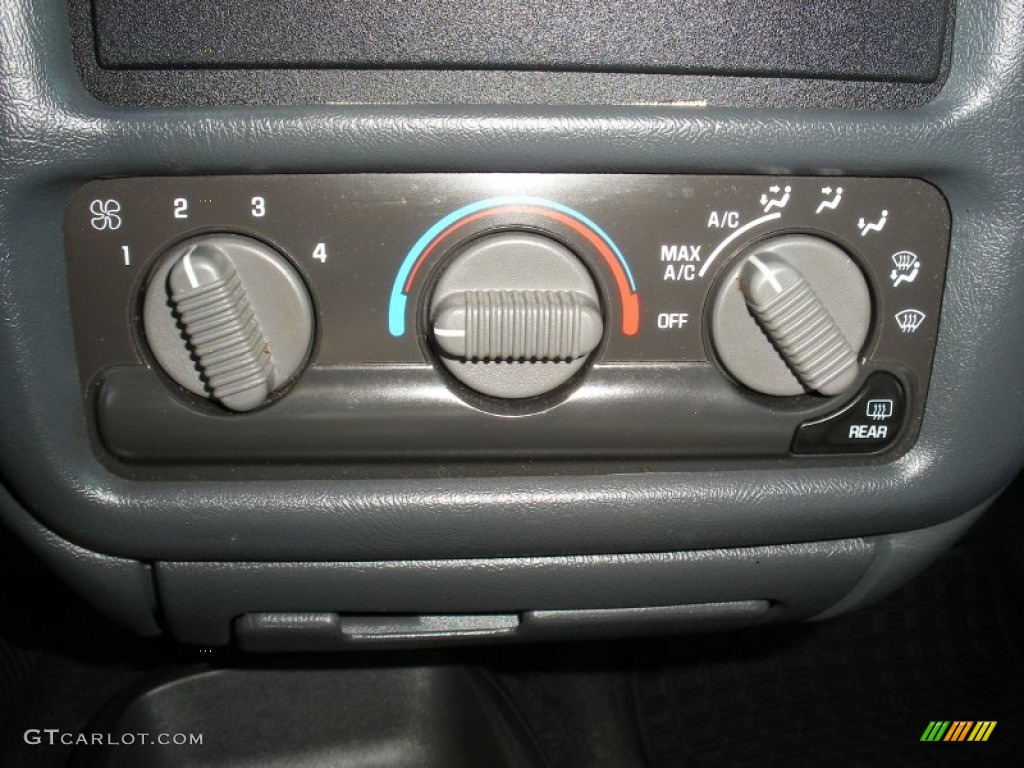 2003 Chevrolet Blazer LS ZR2 4x4 Controls Photo #67661977