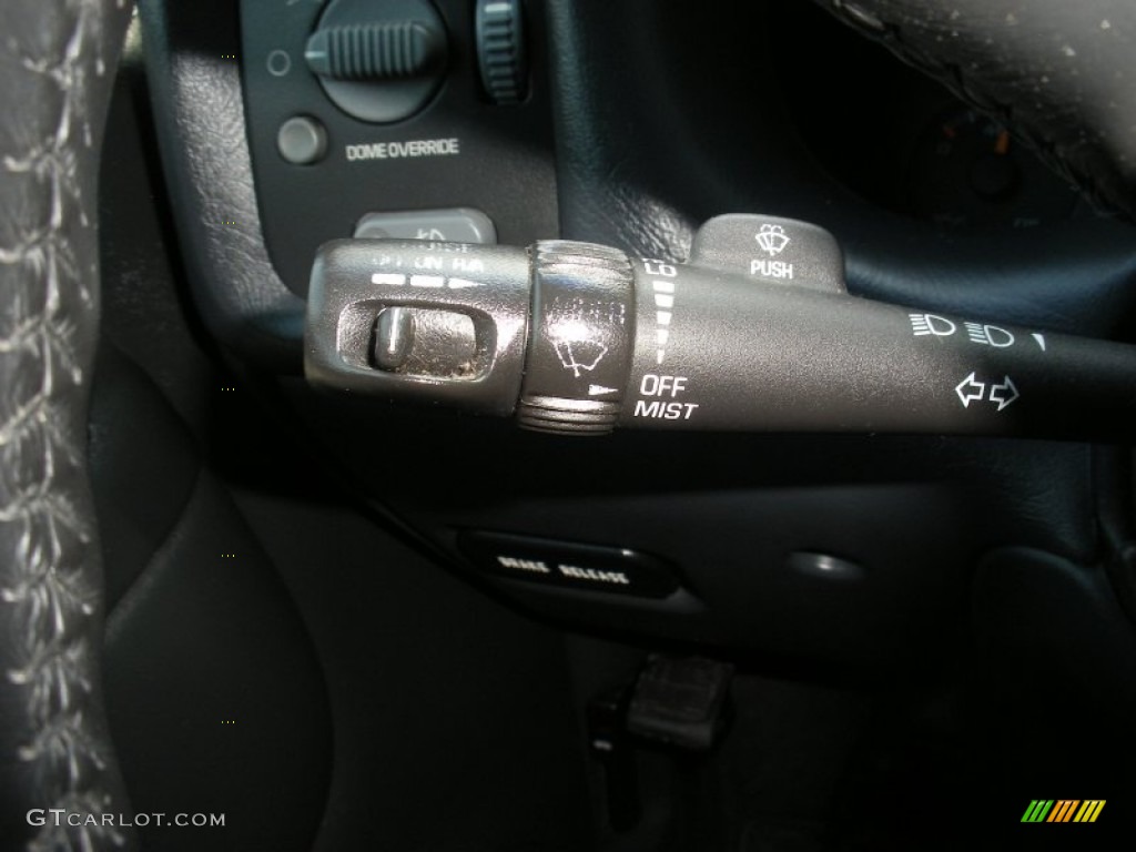 2003 Chevrolet Blazer LS ZR2 4x4 Controls Photo #67661995