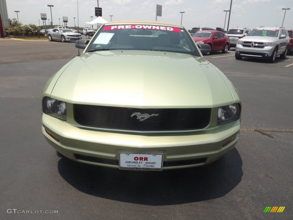 2006 Mustang V6 Deluxe Convertible - Legend Lime Metallic / Light Parchment photo #2
