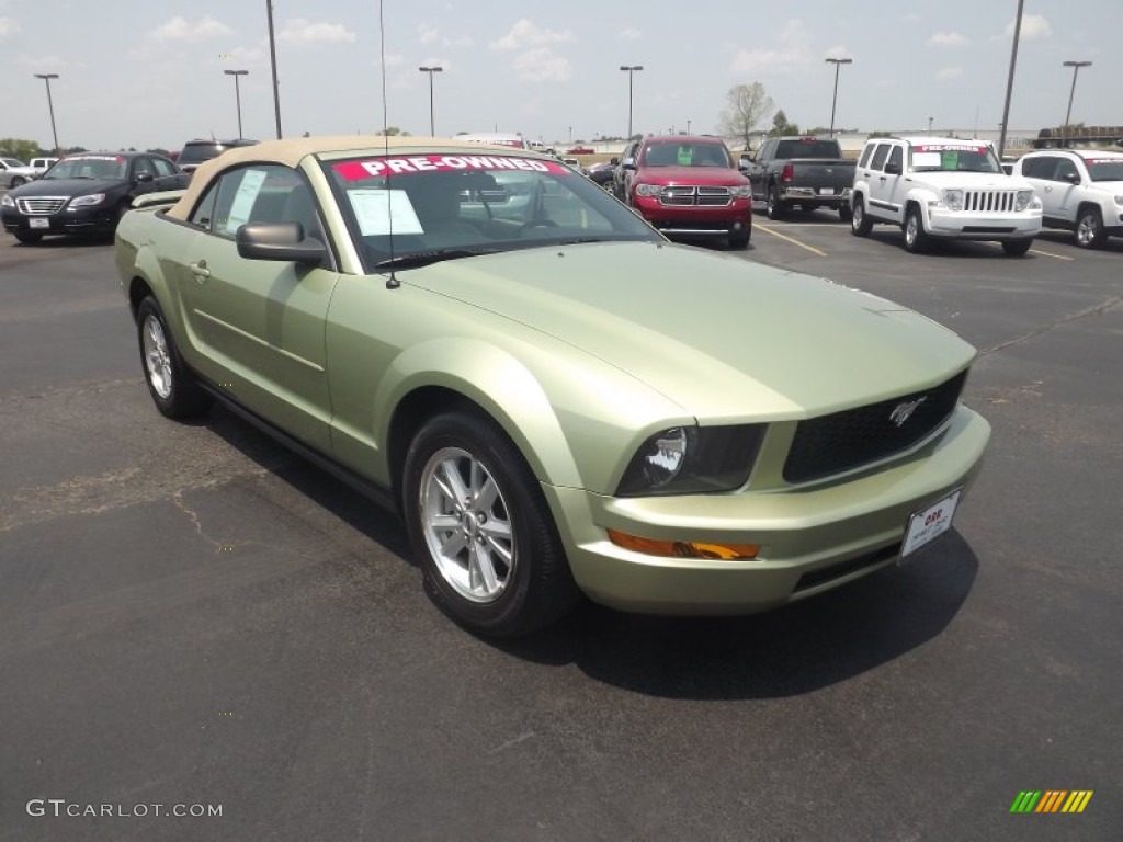 2006 Mustang V6 Deluxe Convertible - Legend Lime Metallic / Light Parchment photo #3