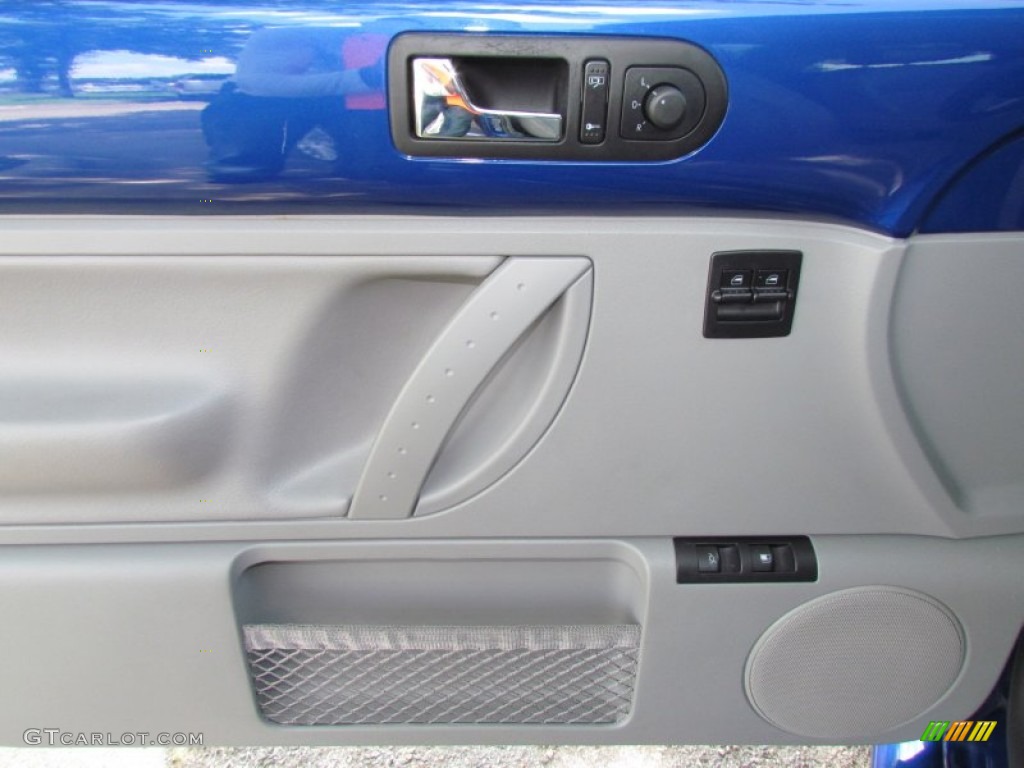 2007 Volkswagen New Beetle 2.5 Coupe Grey Door Panel Photo #67666039
