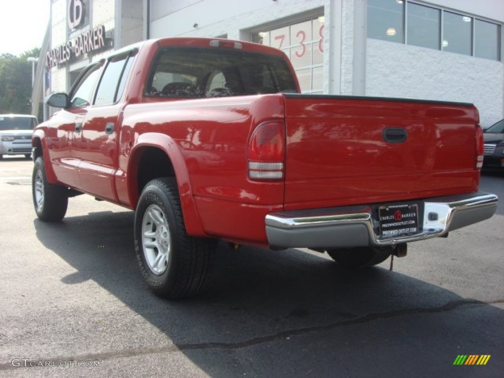 2004 Dakota SLT Quad Cab 4x4 - Flame Red / Taupe photo #4