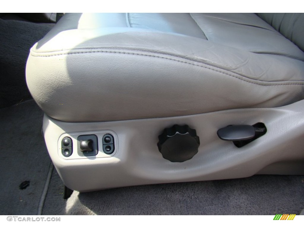2002 Ford F150 XLT SuperCrew 4x4 Front Seat Photo #67674694