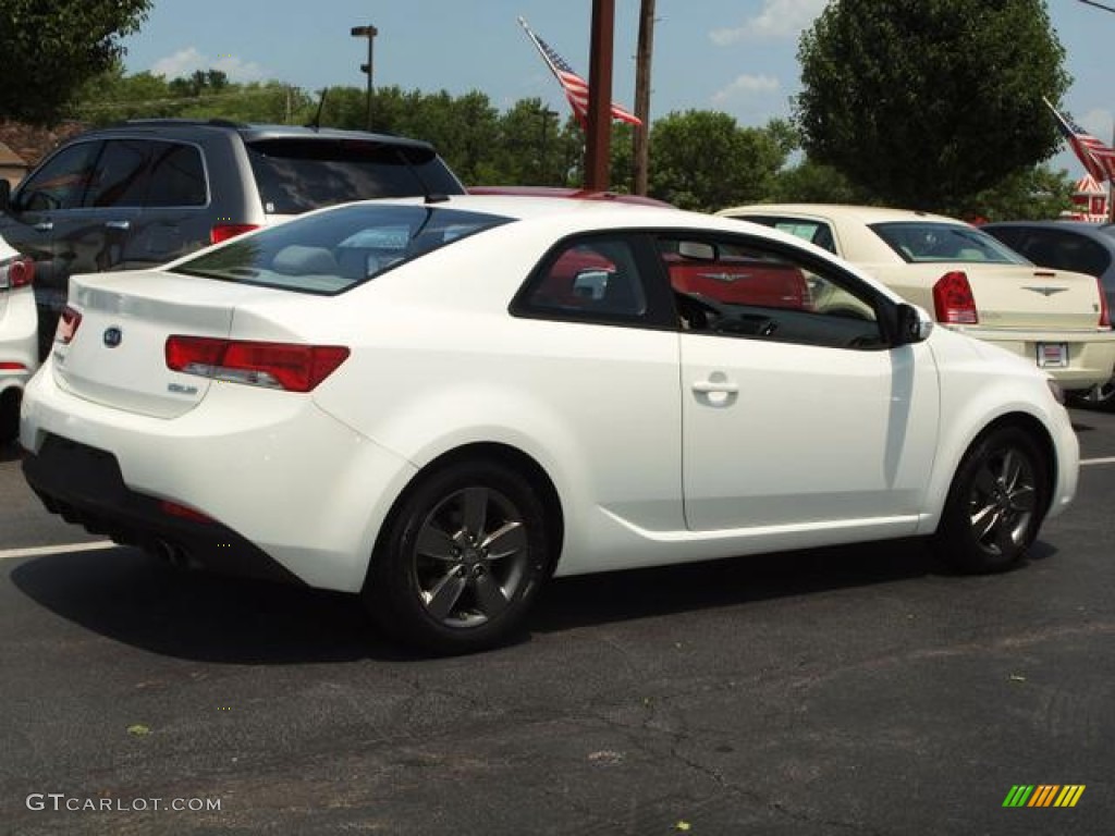 2010 Forte Koup EX - Clear White / Stone photo #3