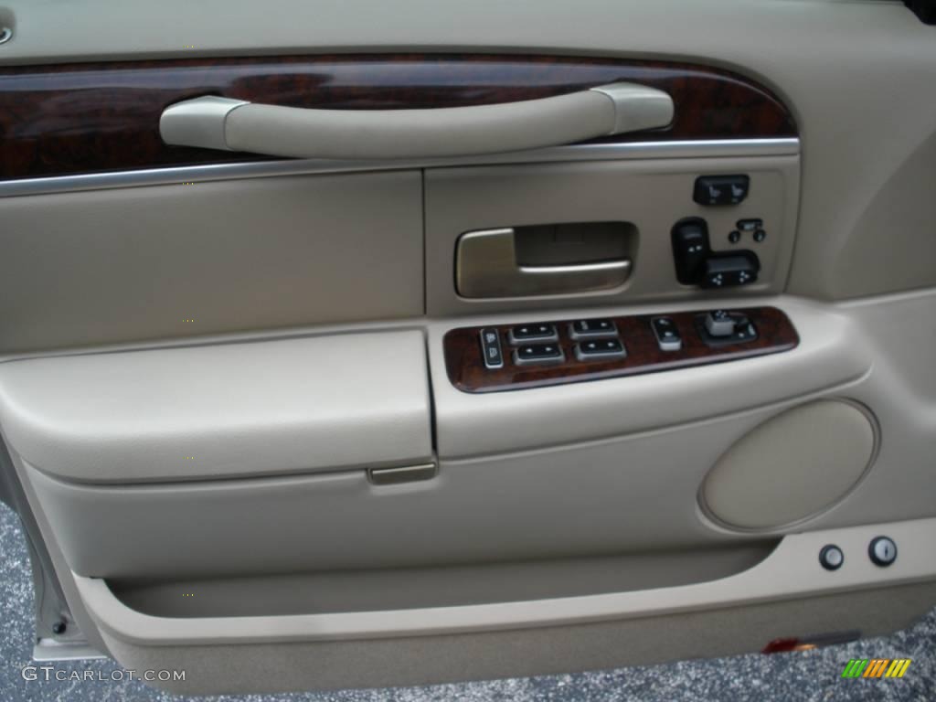 2006 Town Car Designer Series - Light French Silk Metallic / Light Camel photo #14