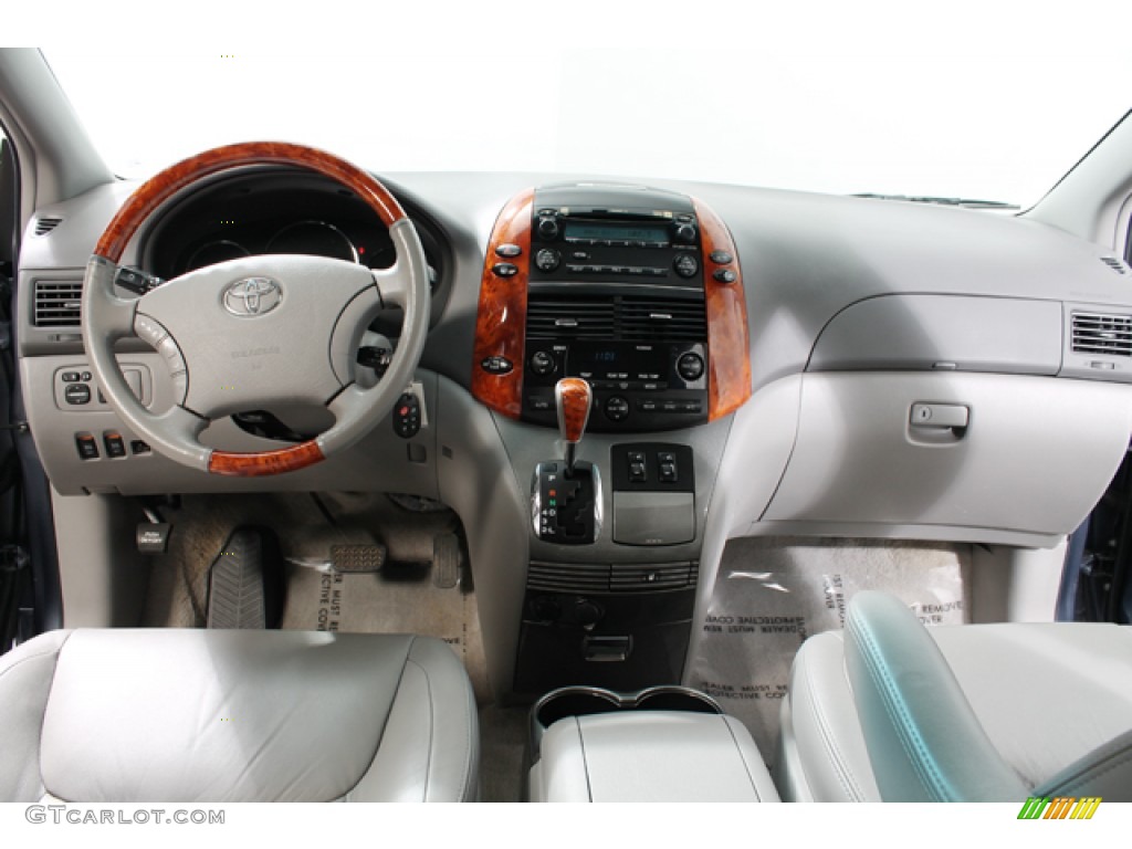 2007 Toyota Sienna XLE Limited AWD Dashboard Photos