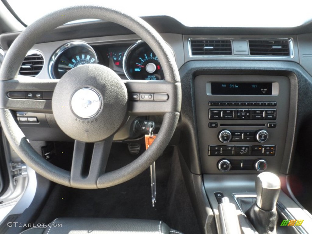 2011 Ford Mustang GT Premium Coupe Charcoal Black Dashboard Photo #67683127