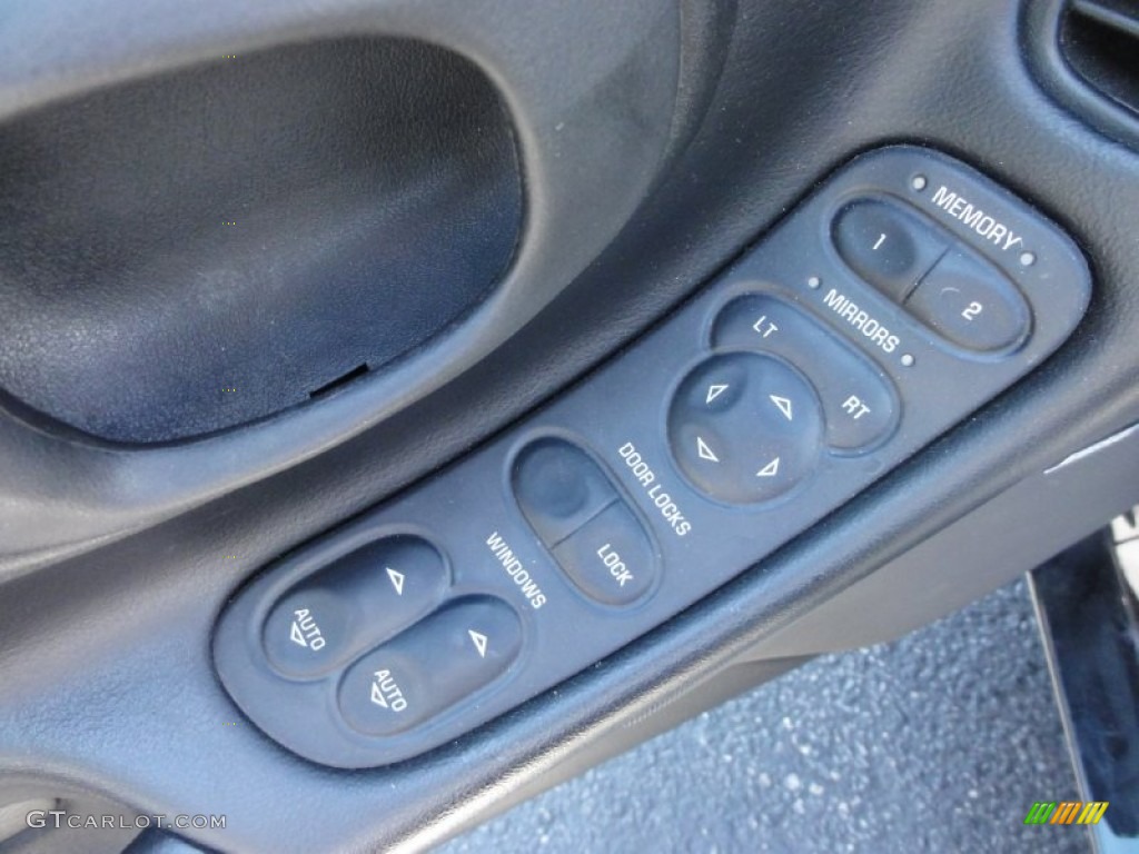 2000 Chevrolet Corvette Convertible Controls Photo #67686352