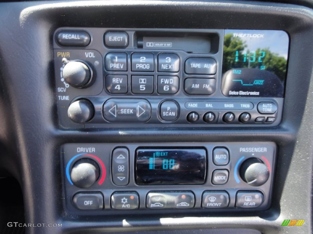 2000 Chevrolet Corvette Convertible Controls Photo #67686457