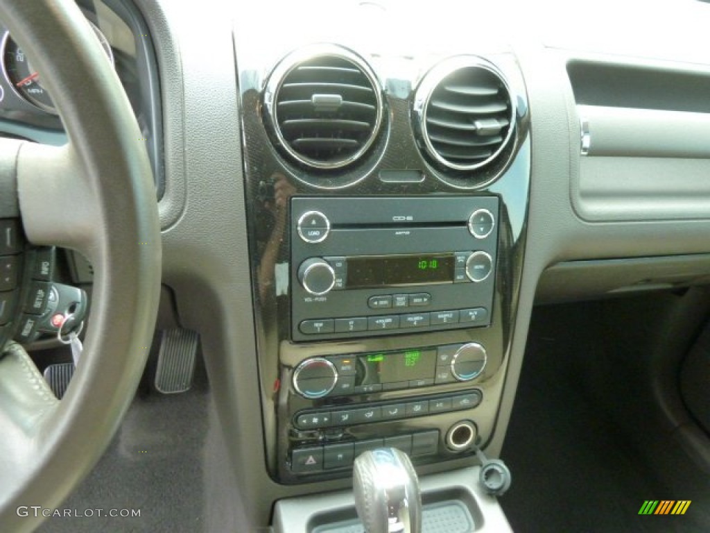 2008 Ford Taurus X SEL Controls Photos