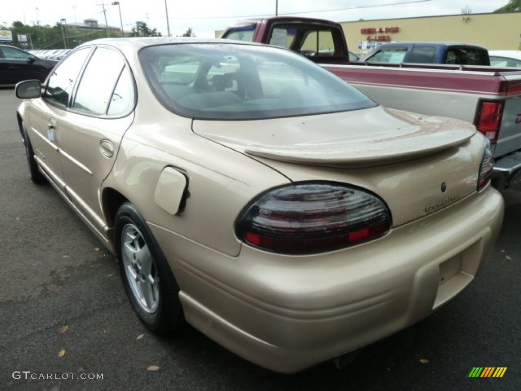 2001 Grand Prix GT Sedan - Champagne Beige Metallic / Graphite photo #3