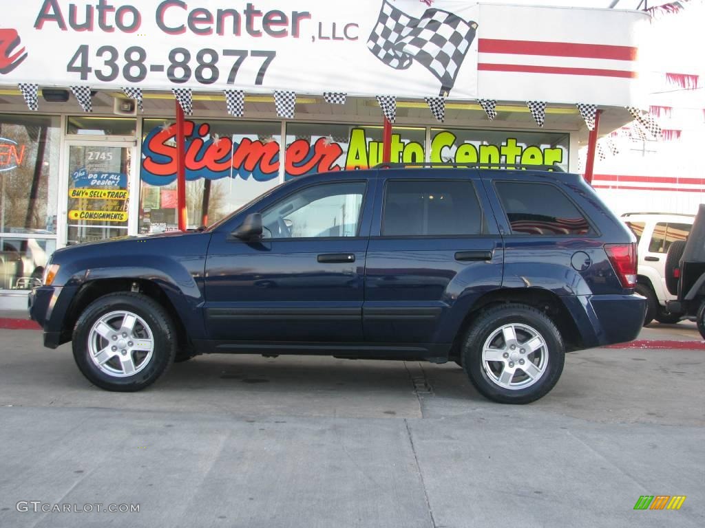 2005 Grand Cherokee Laredo 4x4 - Midnight Blue Pearl / Medium Slate Gray photo #1