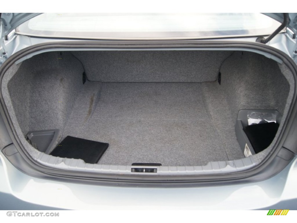 2006 BMW 3 Series 330i Sedan Trunk Photo #67700980