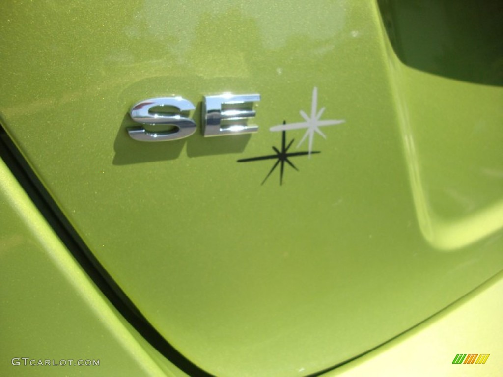 2011 Fiesta SE Hatchback - Lime Squeeze Metallic / Charcoal Black/Blue Cloth photo #7