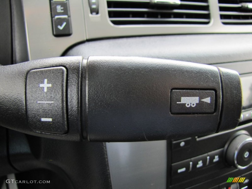 2008 Suburban 2500 LT 4x4 - Silver Birch Metallic / Ebony photo #17