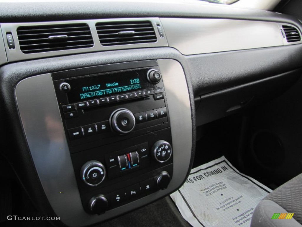 2008 Suburban 2500 LT 4x4 - Silver Birch Metallic / Ebony photo #18