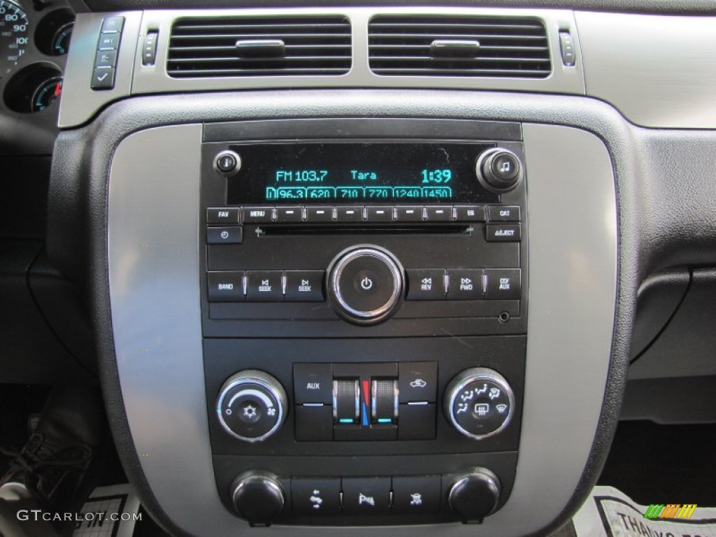 2008 Chevrolet Suburban 2500 LT 4x4 Controls Photo #67709365