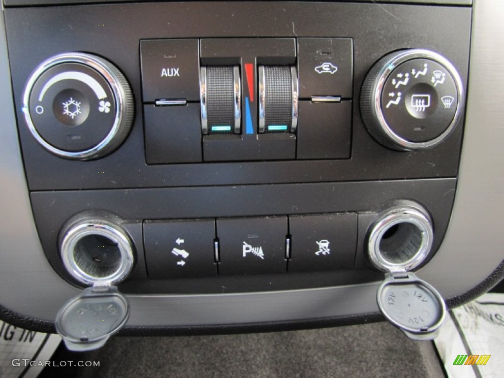 2008 Chevrolet Suburban 2500 LT 4x4 Controls Photo #67709383