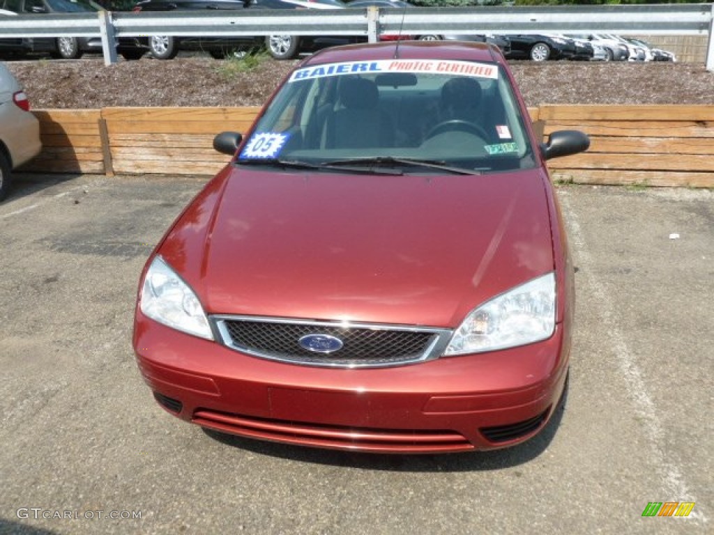 2005 Focus ZX4 S Sedan - Sangria Red Metallic / Dark Flint/Light Flint photo #2