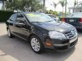 Black - Jetta SE Sedan Photo No. 7