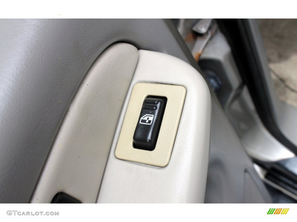 2001 Suburban 2500 LT - Light Pewter Metallic / Light Gray/Neutral photo #33