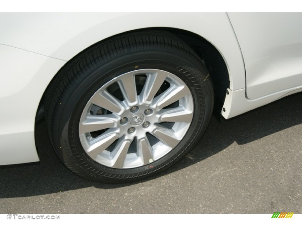 2012 Toyota Sienna Limited AWD Wheel Photos