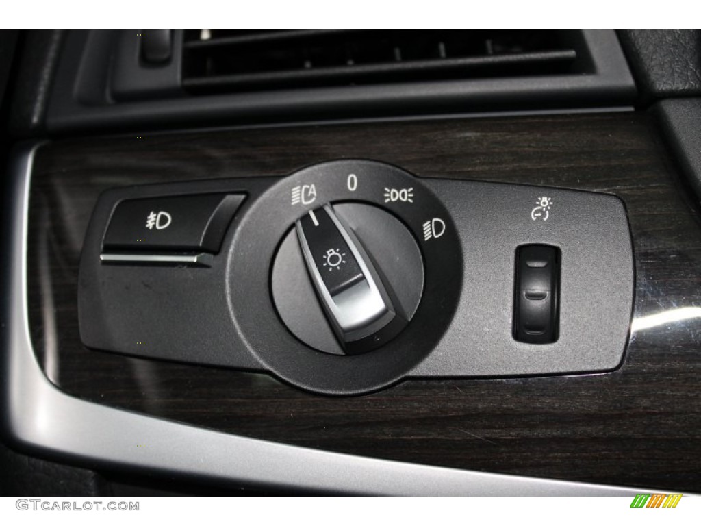 2011 BMW 5 Series 550i Sedan Controls Photo #67724913