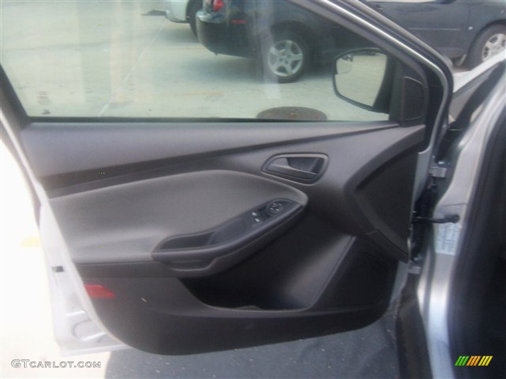 2012 Focus S Sedan - Ingot Silver Metallic / Charcoal Black photo #11