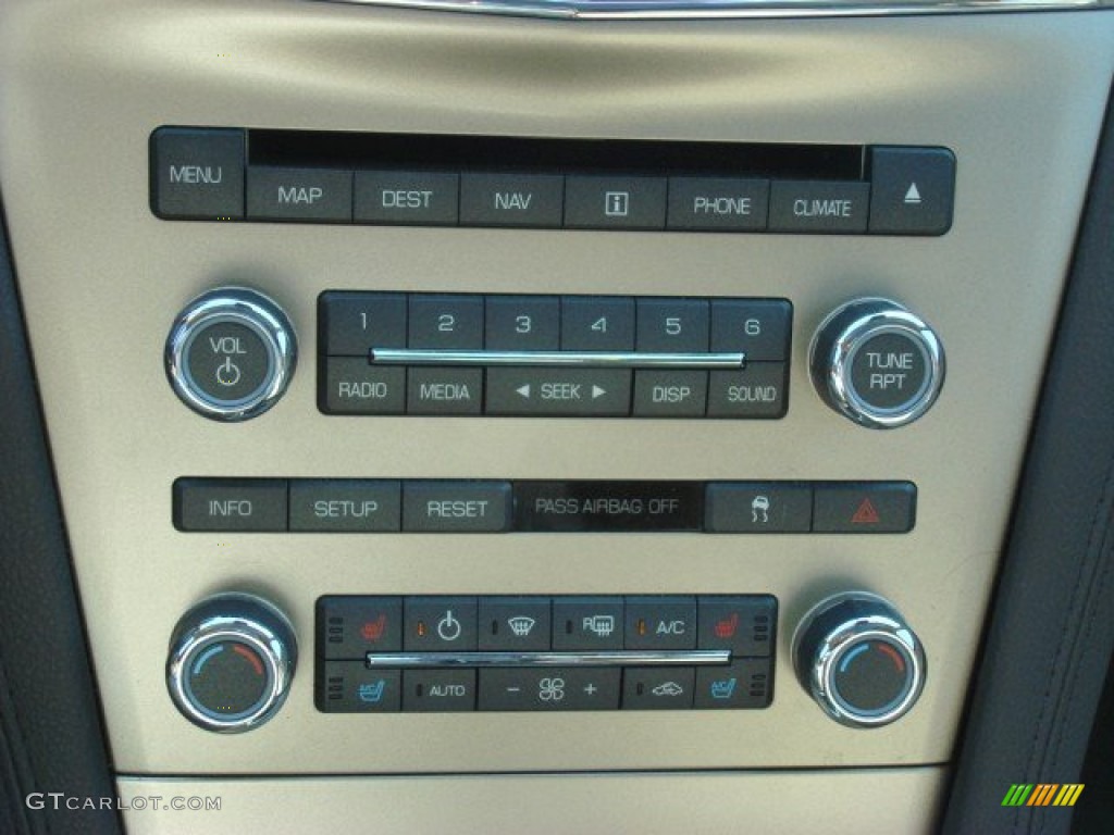 2010 Lincoln MKT FWD Controls Photo #67735136