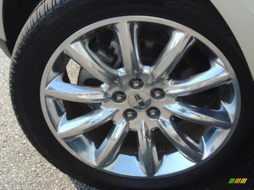 2010 Lincoln MKT FWD Wheel Photo #67735157