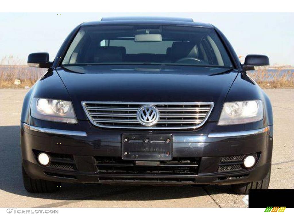 2004 Phaeton V8 4Motion Sedan - Luna Blue / Navy Blue photo #6