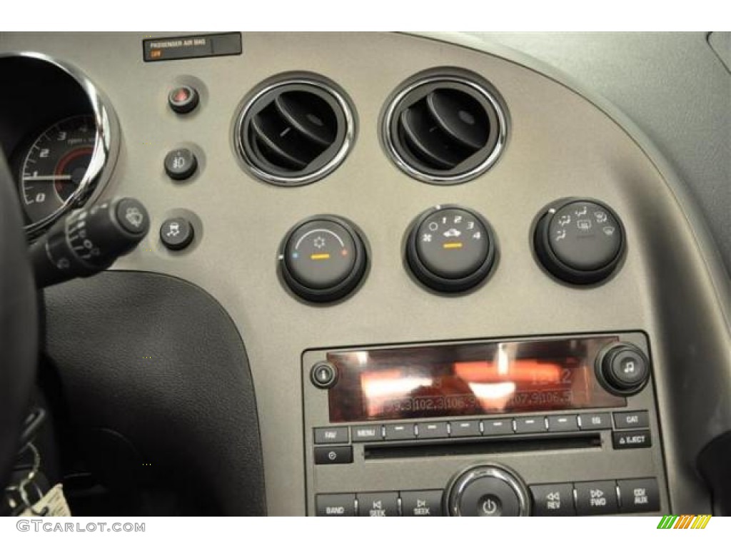 2007 Pontiac Solstice GXP Roadster Controls Photo #67736819