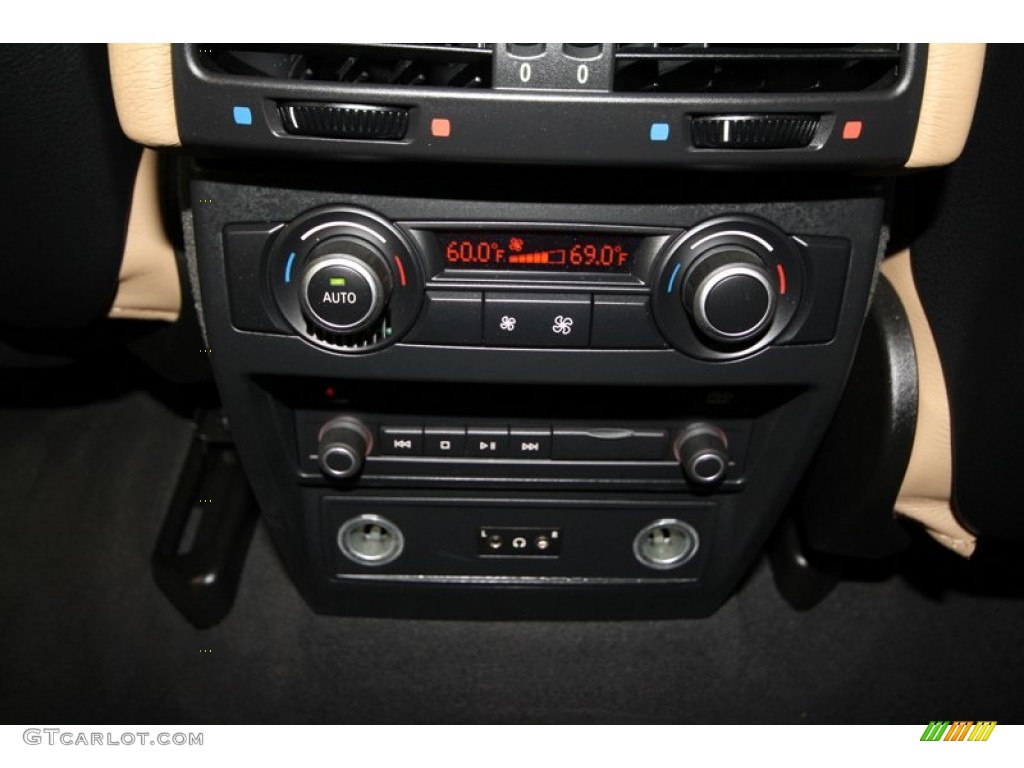 2011 BMW X6 M M xDrive Controls Photos