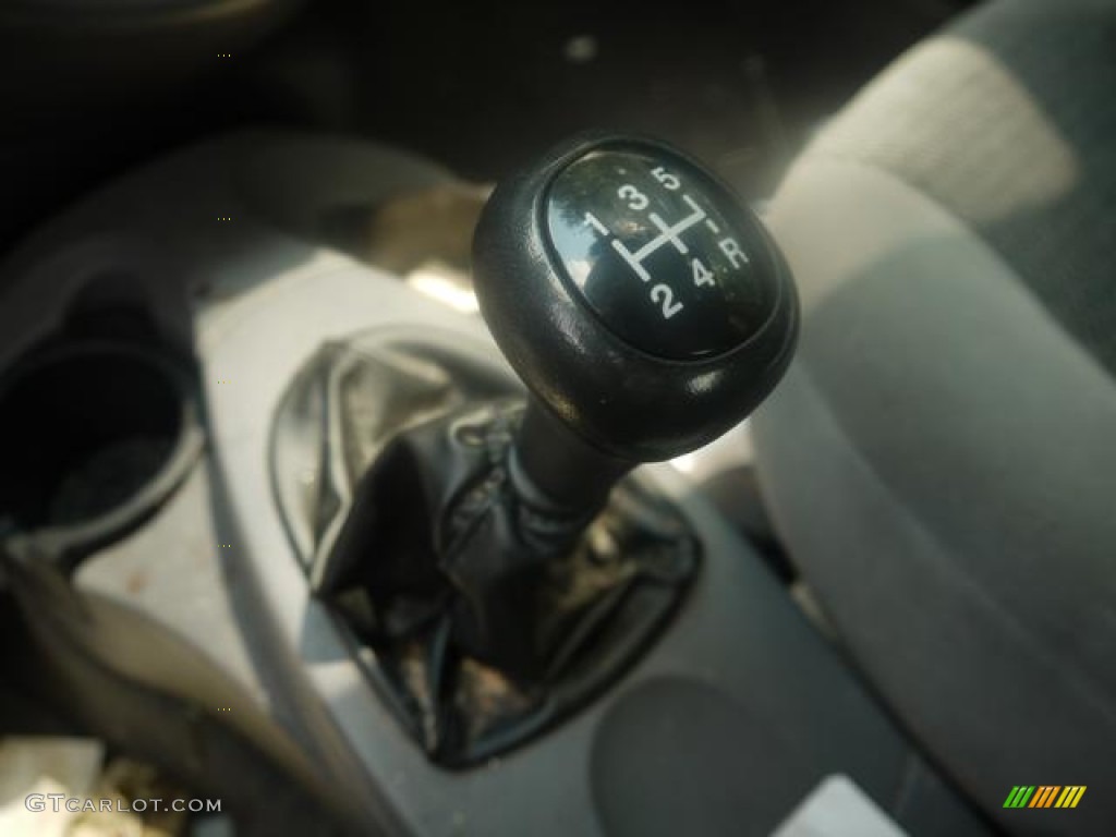2003 Ford Focus SE Sedan 5 Speed Manual Transmission Photo #67742446