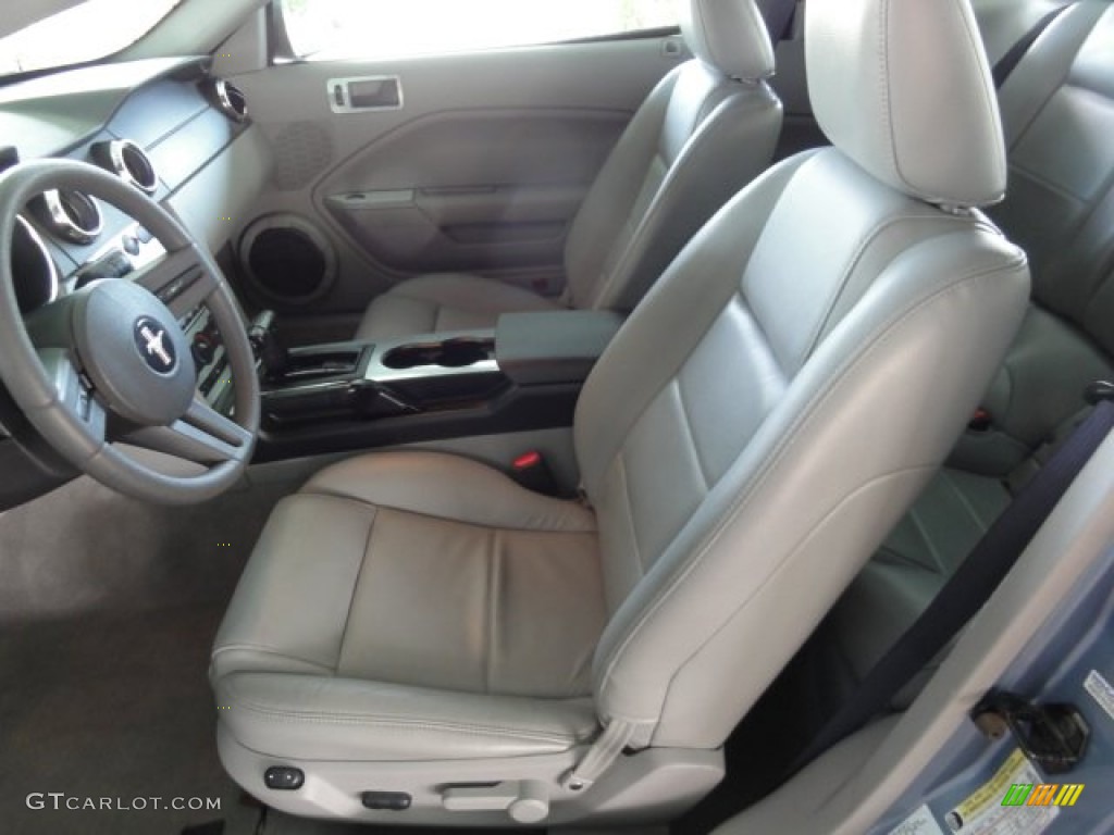 Medium Parchment Interior 2005 Ford Mustang V6 Premium Coupe Photo #67747143