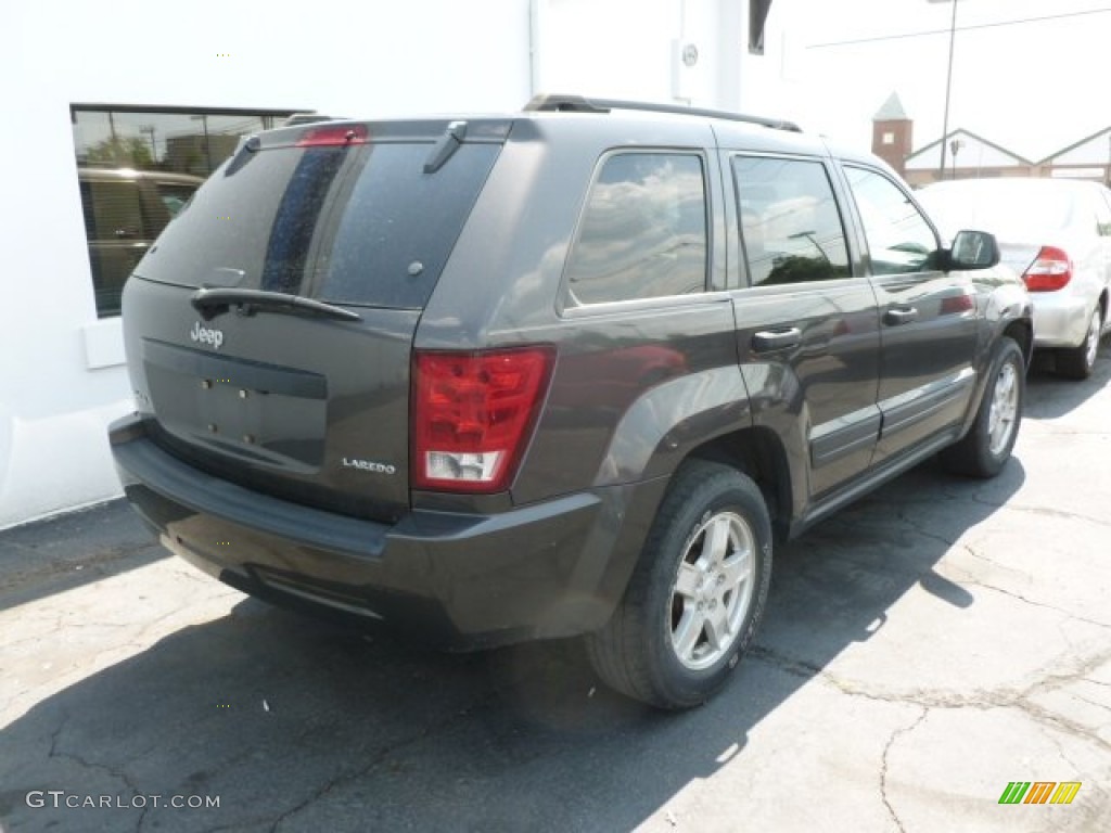 2005 Grand Cherokee Laredo 4x4 - Dark Khaki Pearl / Khaki photo #2