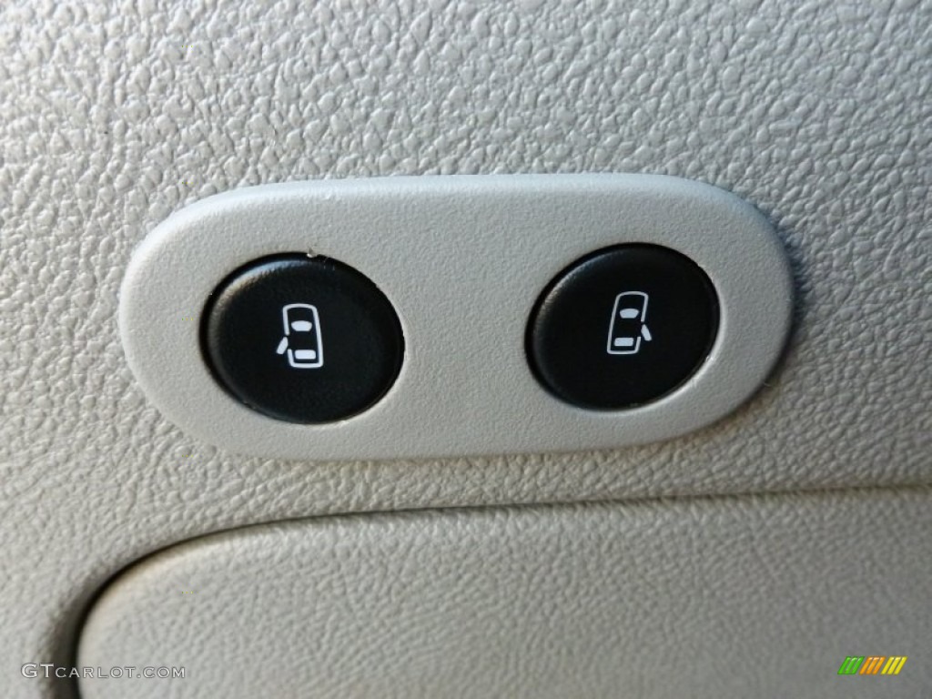 2008 Chevrolet HHR LS Panel Controls Photo #67749455