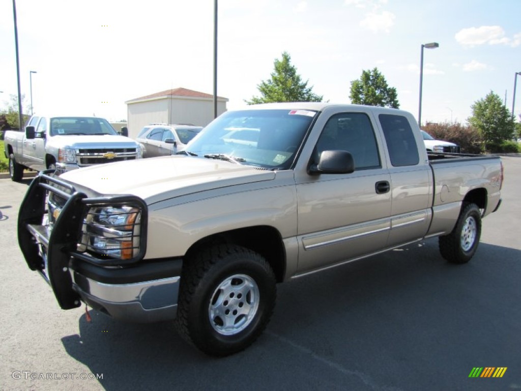2004 Silverado 1500 LS Extended Cab 4x4 - Sandstone Metallic / Dark Charcoal photo #3