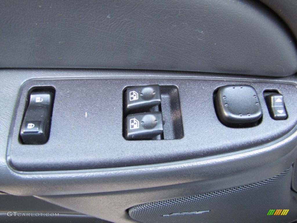 2004 Silverado 1500 LS Extended Cab 4x4 - Sandstone Metallic / Dark Charcoal photo #13