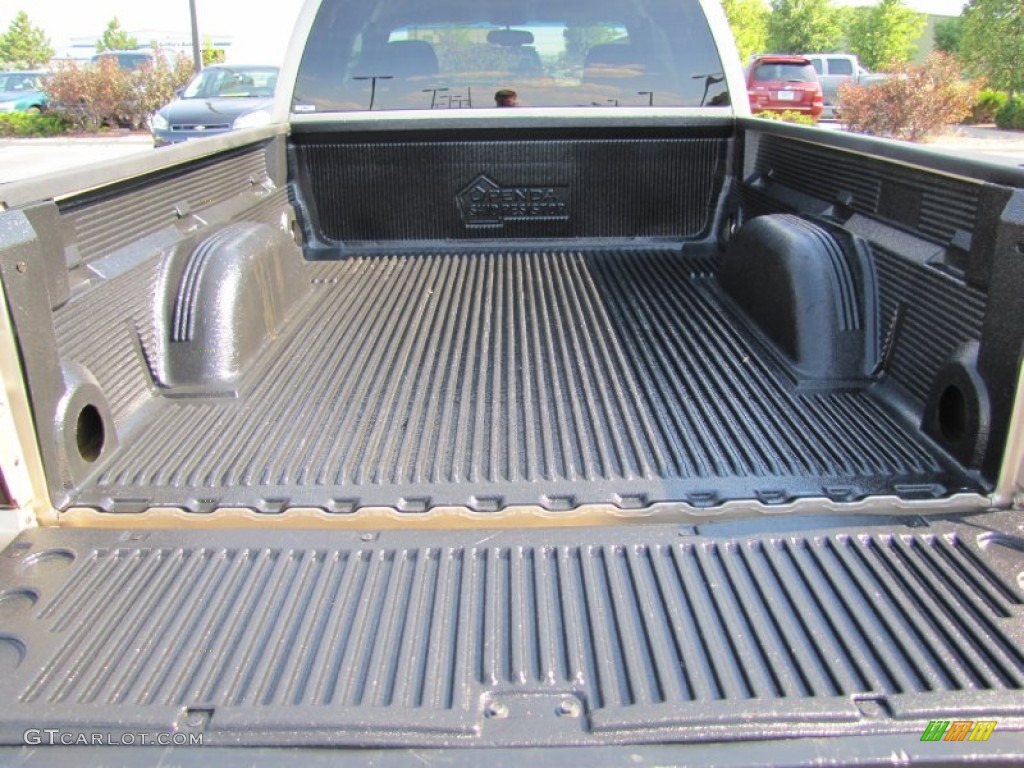 2004 Silverado 1500 LS Extended Cab 4x4 - Sandstone Metallic / Dark Charcoal photo #26
