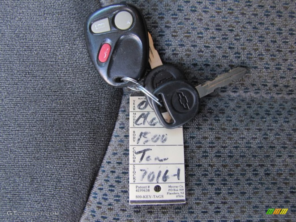 2004 Silverado 1500 LS Extended Cab 4x4 - Sandstone Metallic / Dark Charcoal photo #29