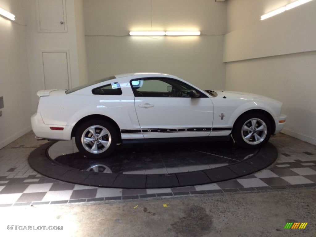2007 Mustang V6 Premium Coupe - Performance White / Dark Charcoal photo #3