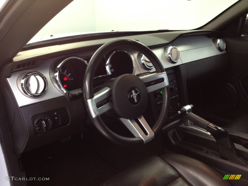 2007 Mustang V6 Premium Coupe - Performance White / Dark Charcoal photo #14